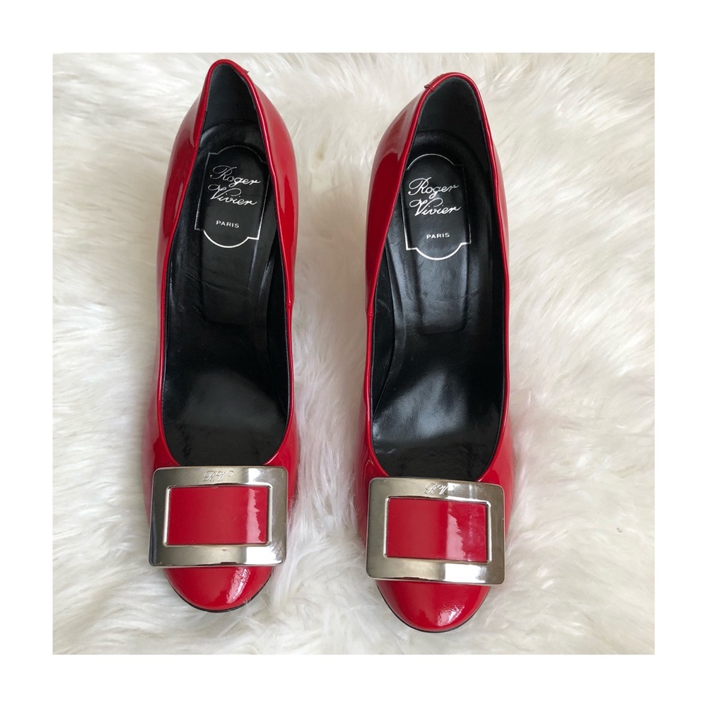 ROGER VIVIER RED PATENT LEATHER BUCKLE PUMPS